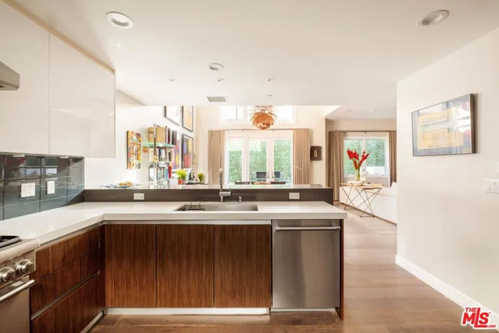 612 Lincoln Boulevard 3, Santa Monica, California 90402