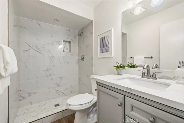 5800 Owensmouth Avenue 14, Woodland Hills, California 91367