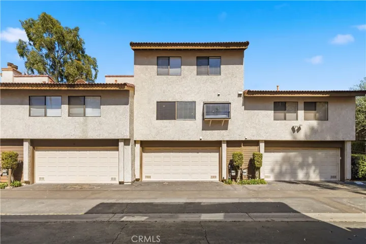 5800 Owensmouth Avenue 14, Woodland Hills, California 91367