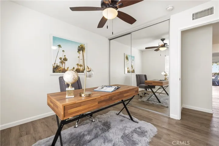 5800 Owensmouth Avenue 14, Woodland Hills, California 91367