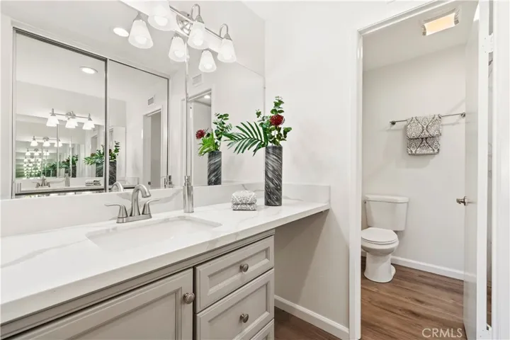 5800 Owensmouth Avenue 14, Woodland Hills, California 91367