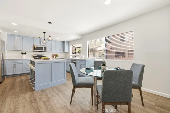 5800 Owensmouth Avenue 14, Woodland Hills, California 91367
