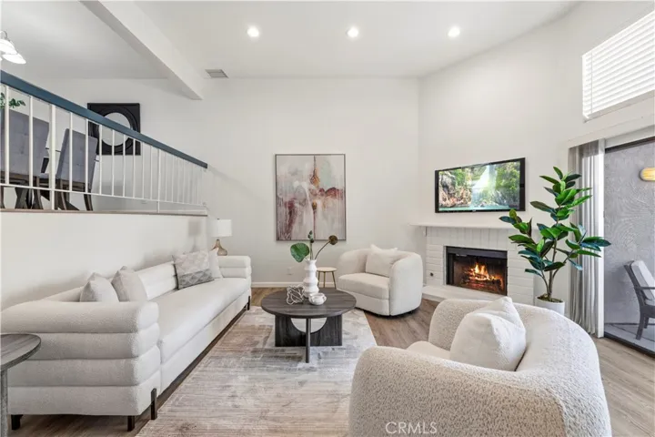 5800 Owensmouth Avenue 14, Woodland Hills, California 91367