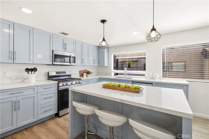5800 Owensmouth Avenue 14, Woodland Hills, California 91367