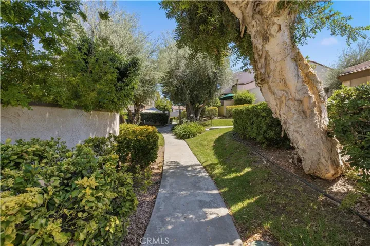 5800 Owensmouth Avenue 14, Woodland Hills, California 91367