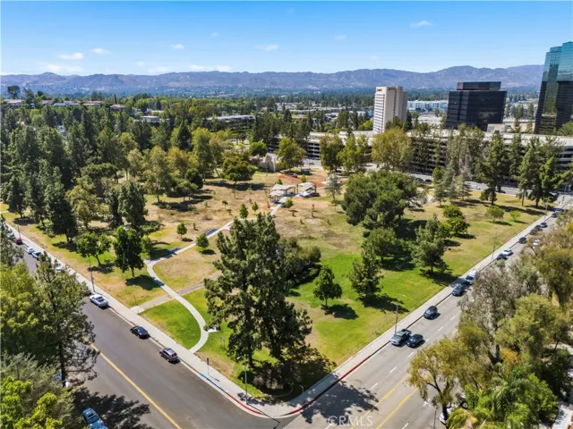5800 Owensmouth Avenue 14, Woodland Hills, California 91367