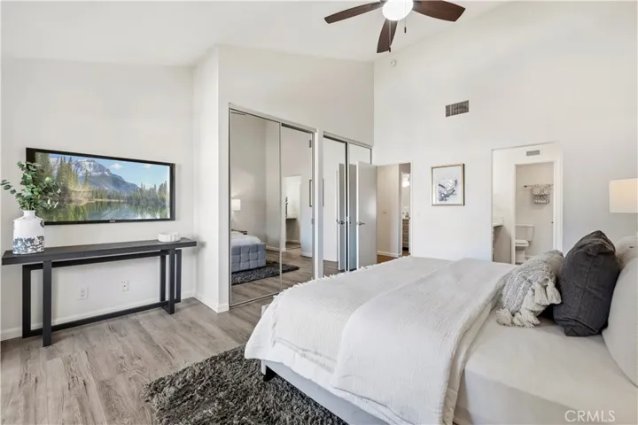 5800 Owensmouth Avenue 14, Woodland Hills, California 91367