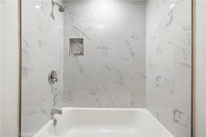 5800 Owensmouth Avenue 14, Woodland Hills, California 91367