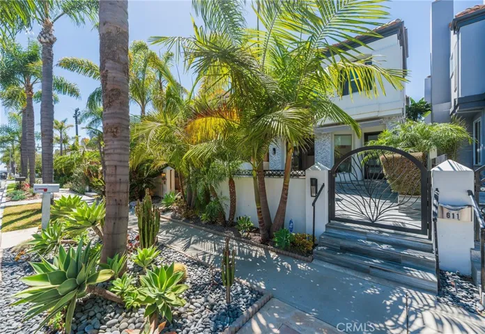 611 21st Street, Huntington Beach, California 92648