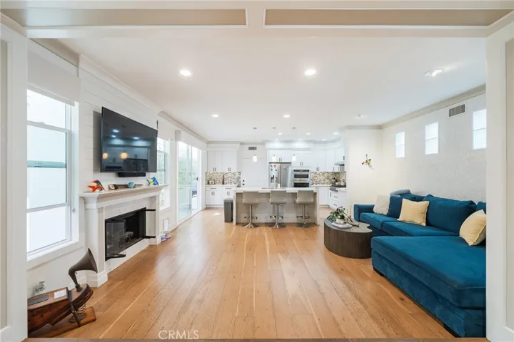 611 21st Street, Huntington Beach, California 92648