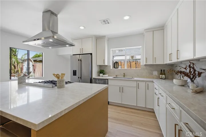 6845 Aura Avenue, Reseda, California 91335