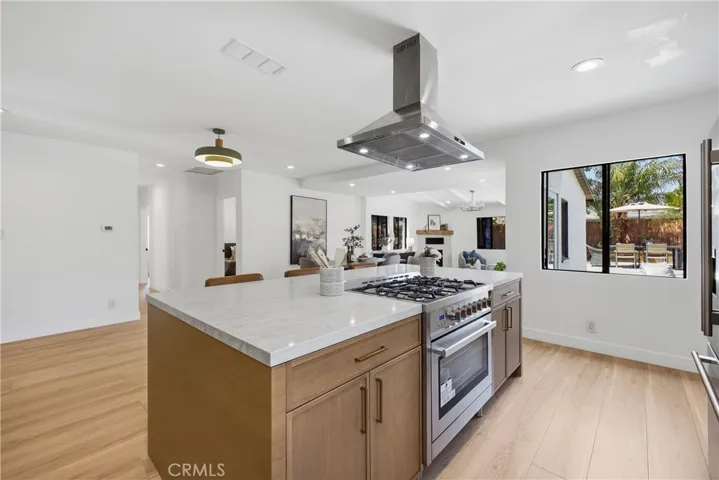 6845 Aura Avenue, Reseda, California 91335