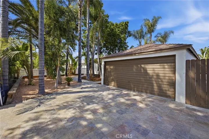 6845 Aura Avenue, Reseda, California 91335