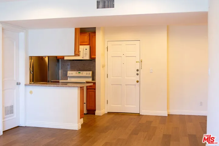 18307 Burbank Boulevard 202, Tarzana, California 91356