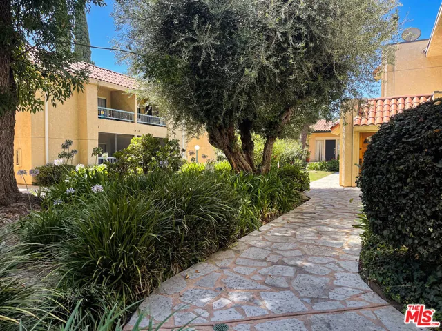 18307 Burbank Boulevard 202, Tarzana, California 91356