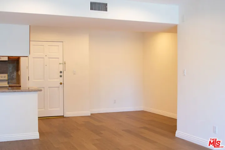 18307 Burbank Boulevard 202, Tarzana, California 91356