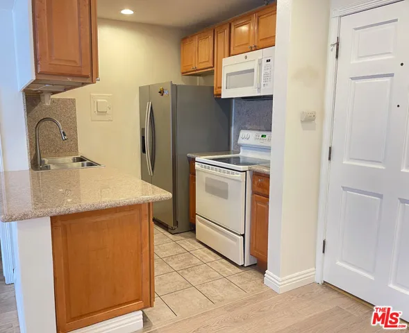 18307 Burbank Boulevard 202, Tarzana, California 91356