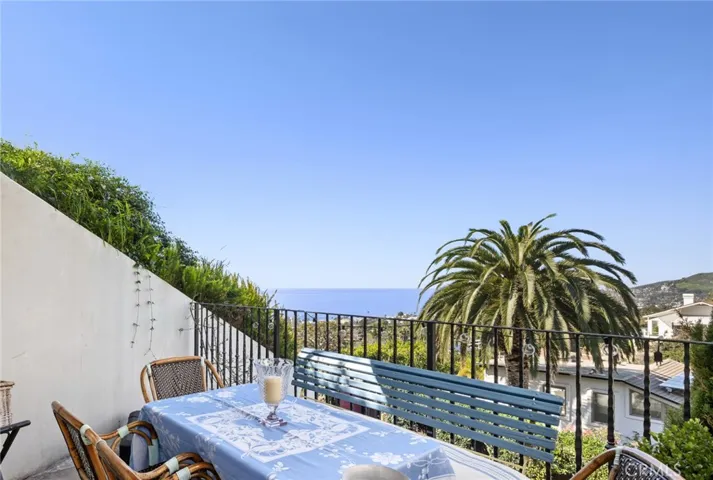 2100 Crestview Drive, Laguna Beach, California 92651