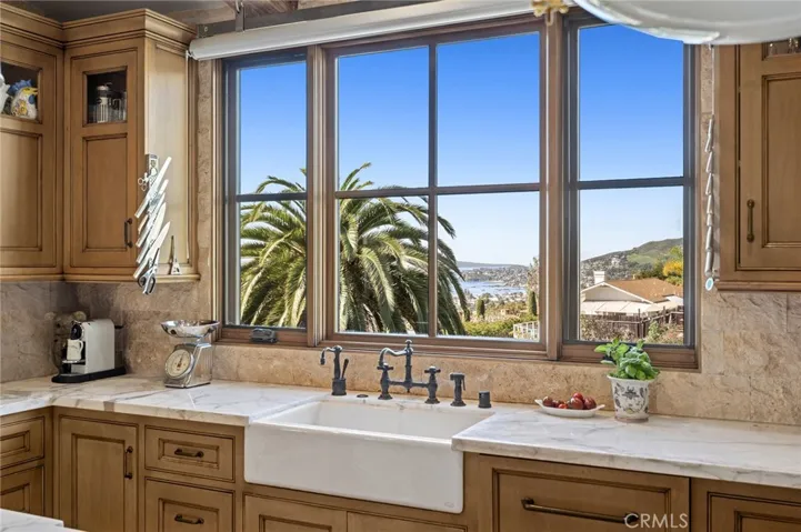 2100 Crestview Drive, Laguna Beach, California 92651