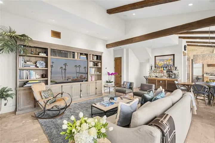 2100 Crestview Drive, Laguna Beach, California 92651