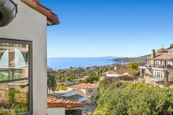 2100 Crestview Drive, Laguna Beach, California 92651