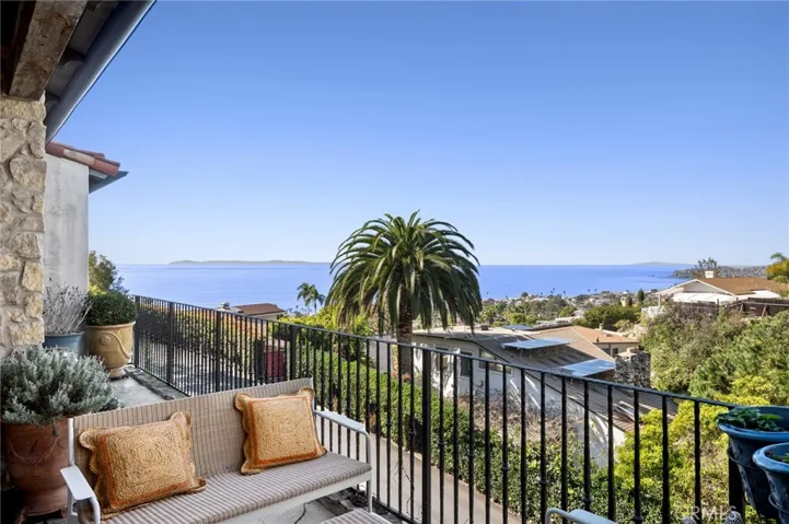 2100 Crestview Drive, Laguna Beach, California 92651