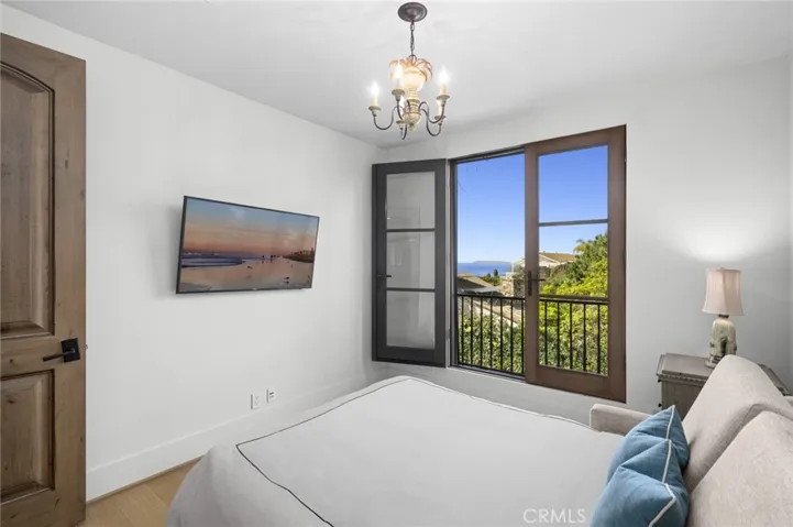 2100 Crestview Drive, Laguna Beach, California 92651