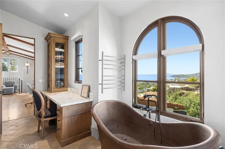 2100 Crestview Drive, Laguna Beach, California 92651