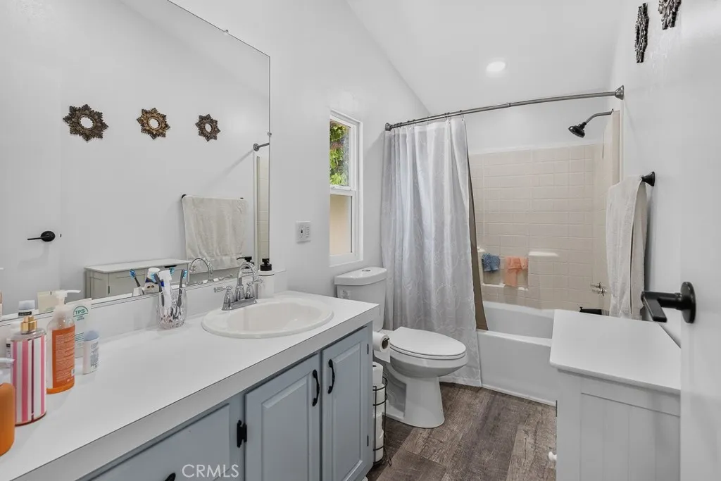 2nd bathroom