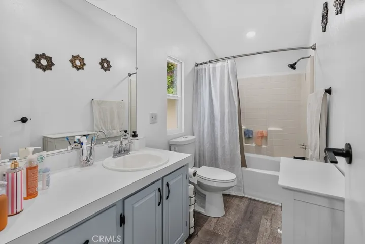 2nd bathroom