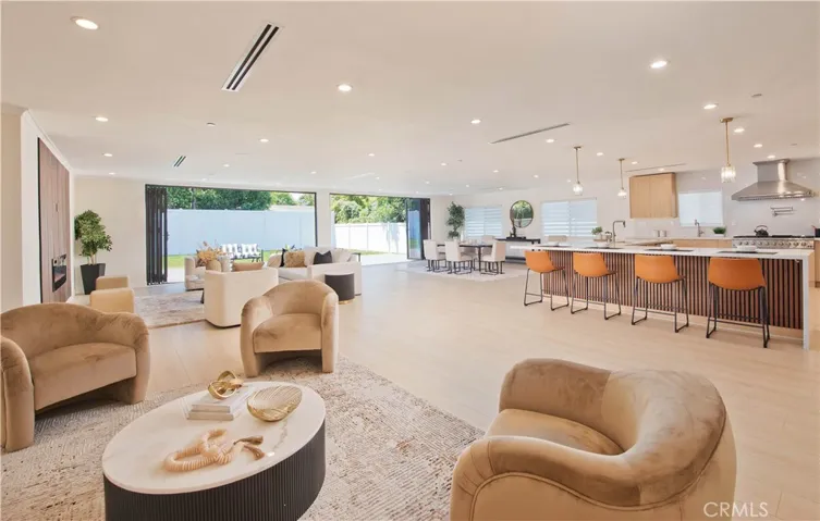 Open Floor Plan great for Meetings