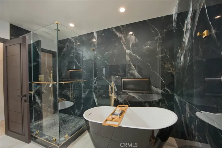 16158 Magnolia, Encino, California 91436