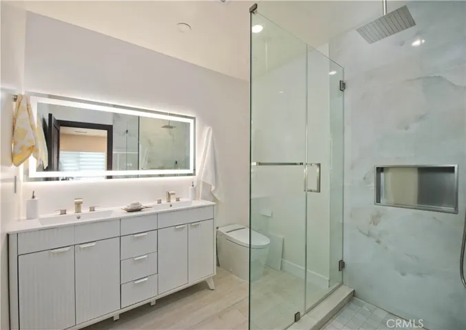 16158 Magnolia, Encino, California 91436