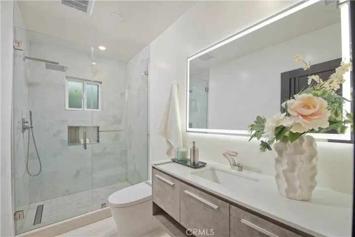 16158 Magnolia, Encino, California 91436