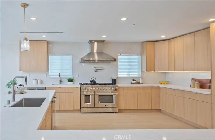 16158 Magnolia, Encino, California 91436