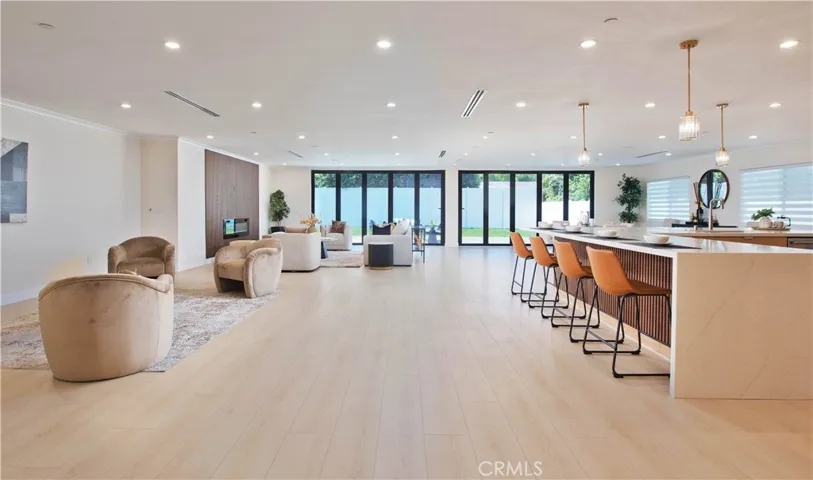 16158 Magnolia, Encino, California 91436