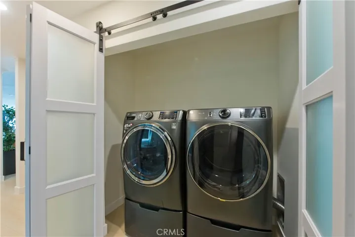 16158 Magnolia, Encino, California 91436