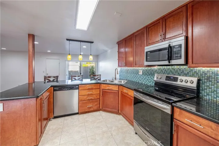 10055 Larwin 3, Chatsworth, California 91311