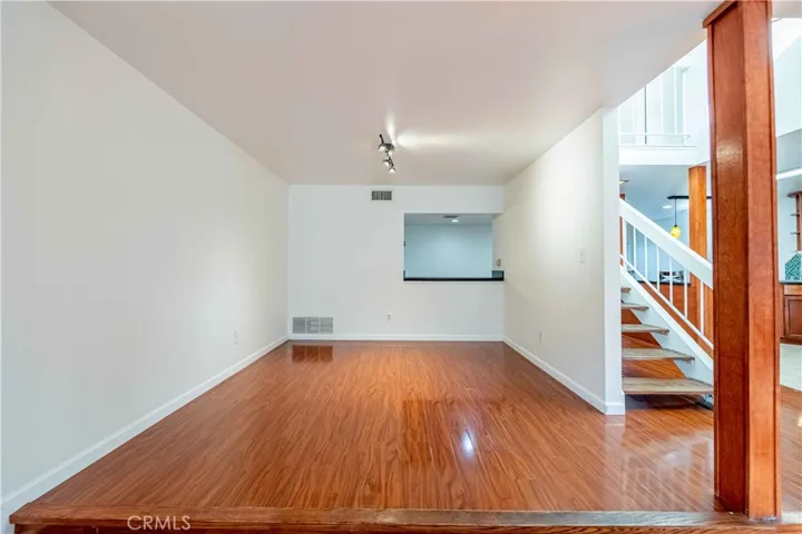 10055 Larwin 3, Chatsworth, California 91311
