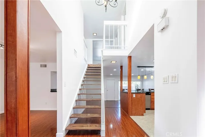 10055 Larwin 3, Chatsworth, California 91311