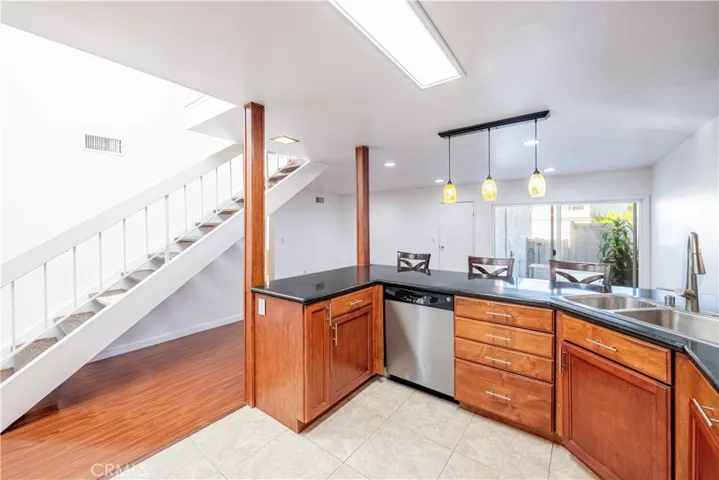 10055 Larwin 3, Chatsworth, California 91311