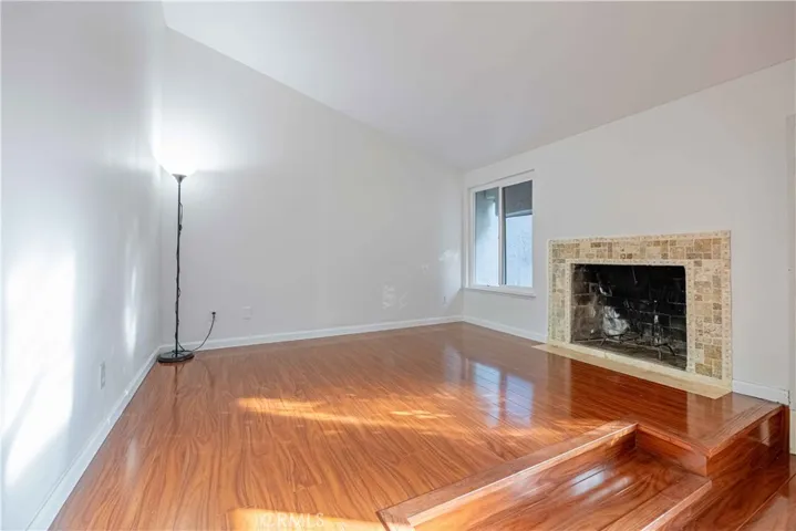 10055 Larwin 3, Chatsworth, California 91311