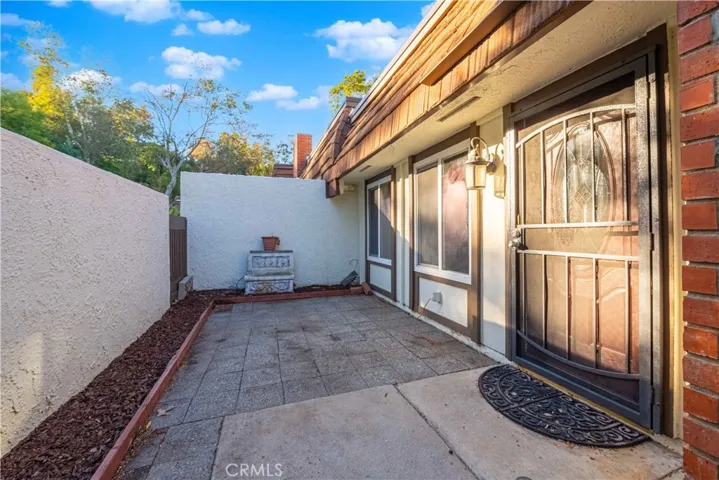 10055 Larwin 3, Chatsworth, California 91311