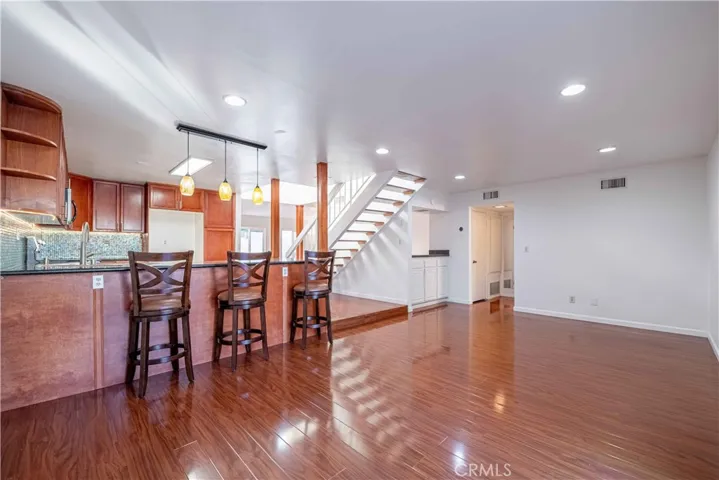 10055 Larwin 3, Chatsworth, California 91311