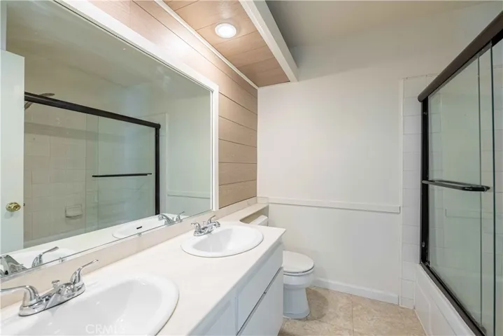 10055 Larwin 3, Chatsworth, California 91311