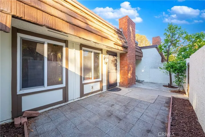 10055 Larwin 3, Chatsworth, California 91311