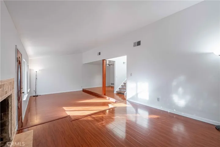 10055 Larwin 3, Chatsworth, California 91311