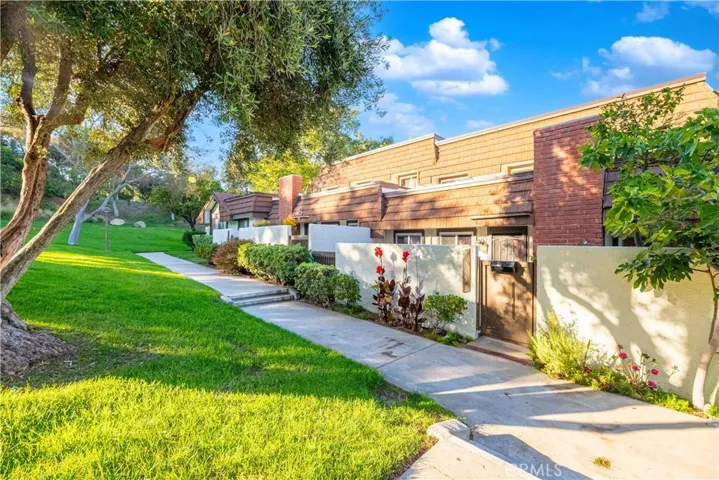 10055 Larwin 3, Chatsworth, California 91311