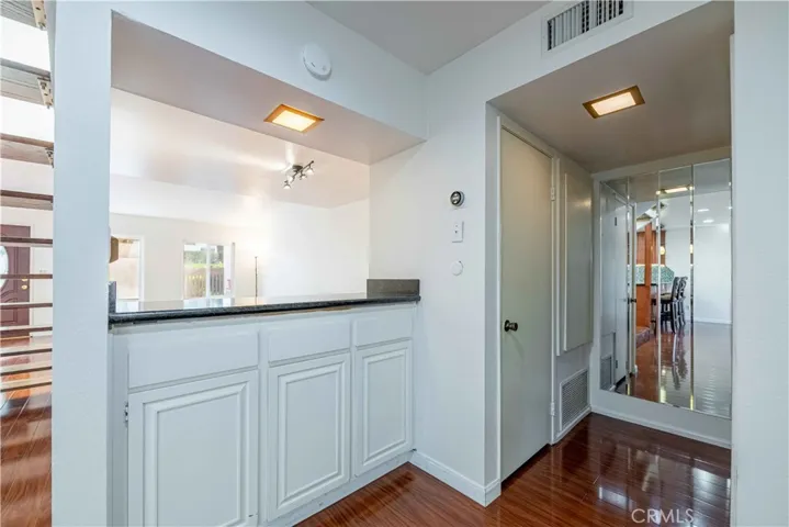 10055 Larwin 3, Chatsworth, California 91311
