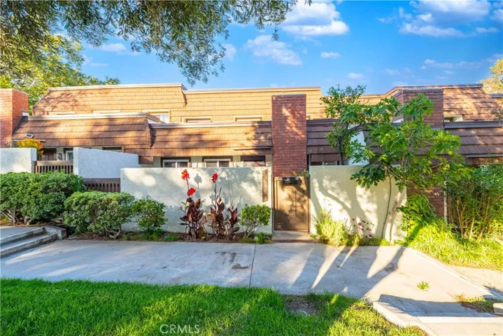 10055 Larwin 3, Chatsworth, California 91311